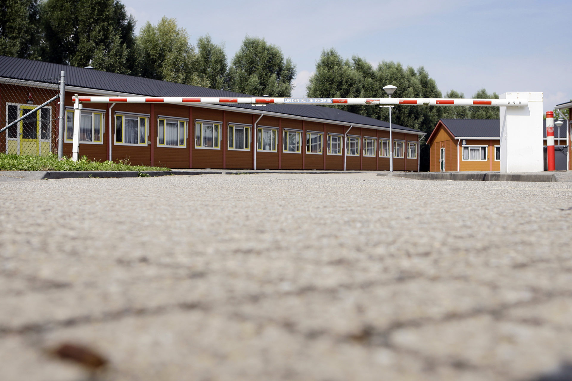 The (In)visible Architecture of Illegalised Refugees