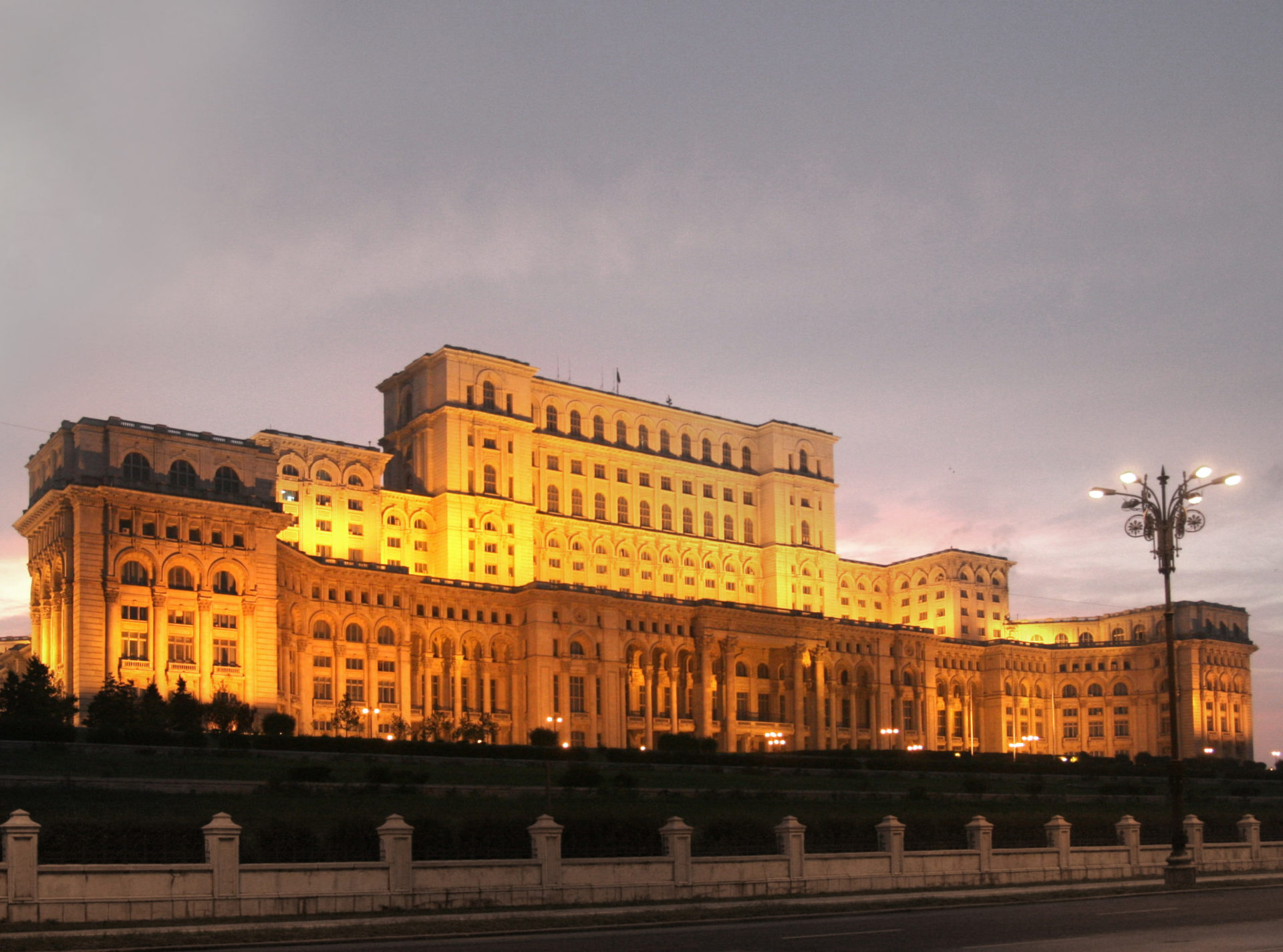 Privatized Publicness: Post-Communist Public Space in Bucharest