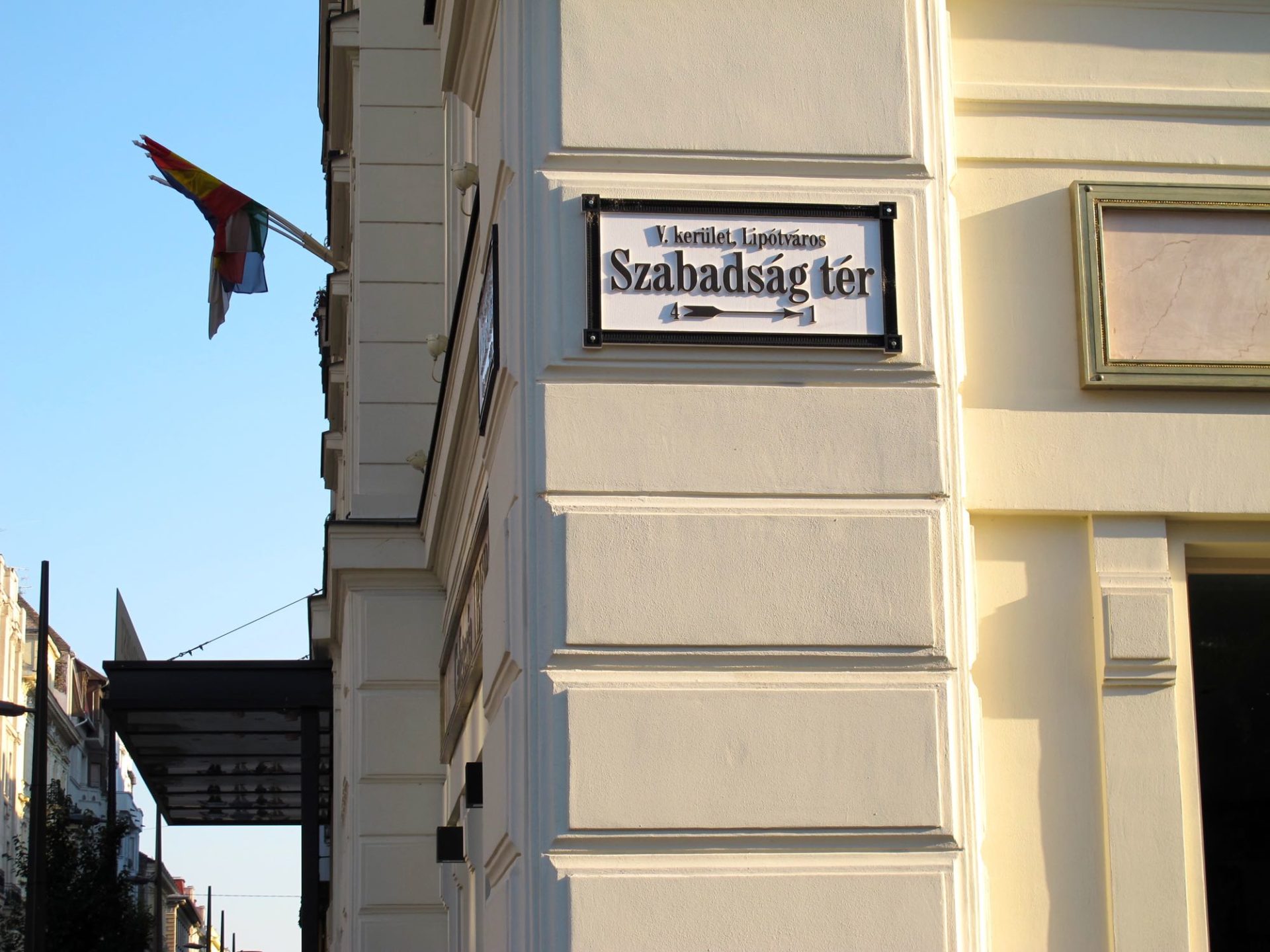 Hungary’s Identity Crisis Fought in Concrete and Bronze