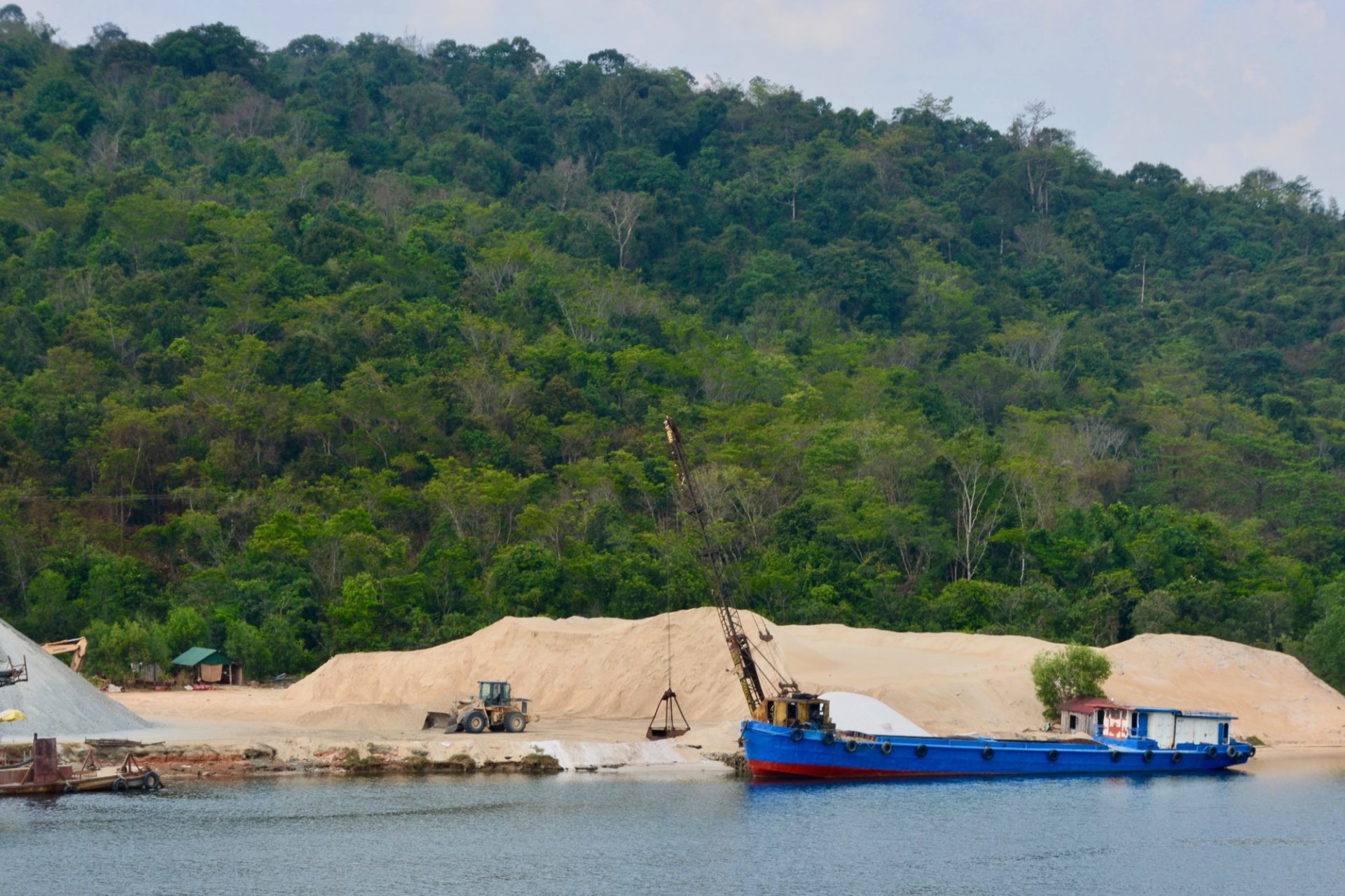 Singapore’s Scentless Growth is Built on the Brutal Extraction of Cambodian Sand and Imported Labour