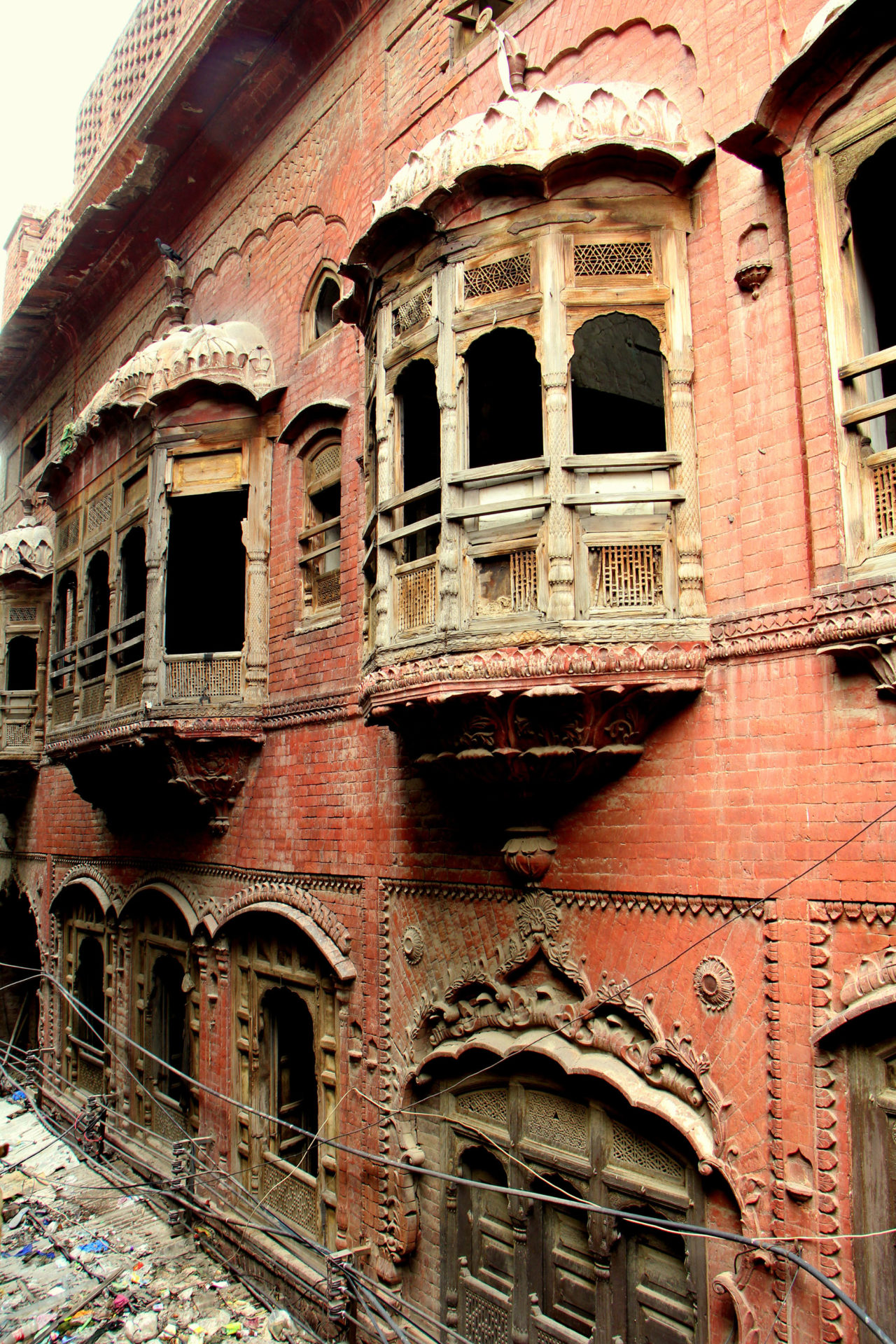 How British Colonial Architecture Excluded Pakistani Women From the Public Sphere