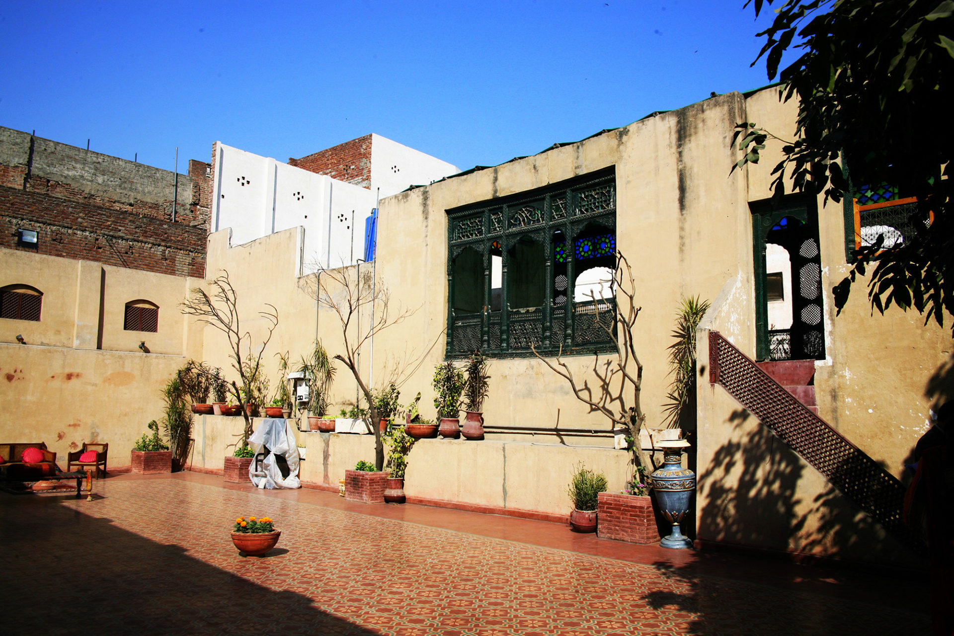 How British Colonial Architecture Excluded Pakistani Women From the Public Sphere