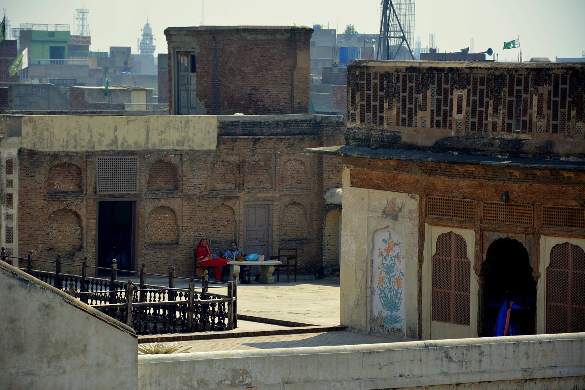 How British Colonial Architecture Excluded Pakistani Women From the Public Sphere