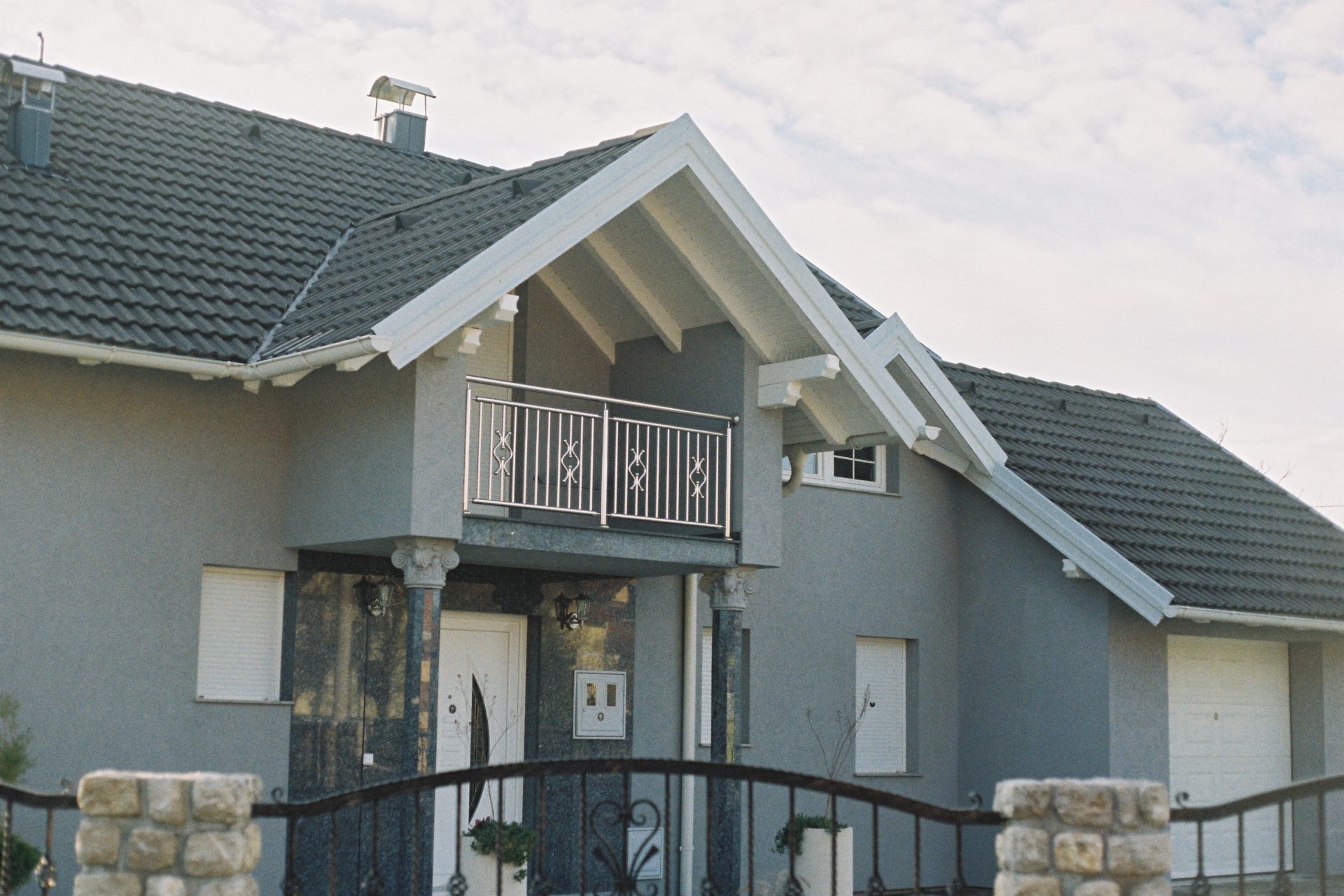 The Empty Houses Helping Kozarac’s Diaspora Hold on to Their Hometown