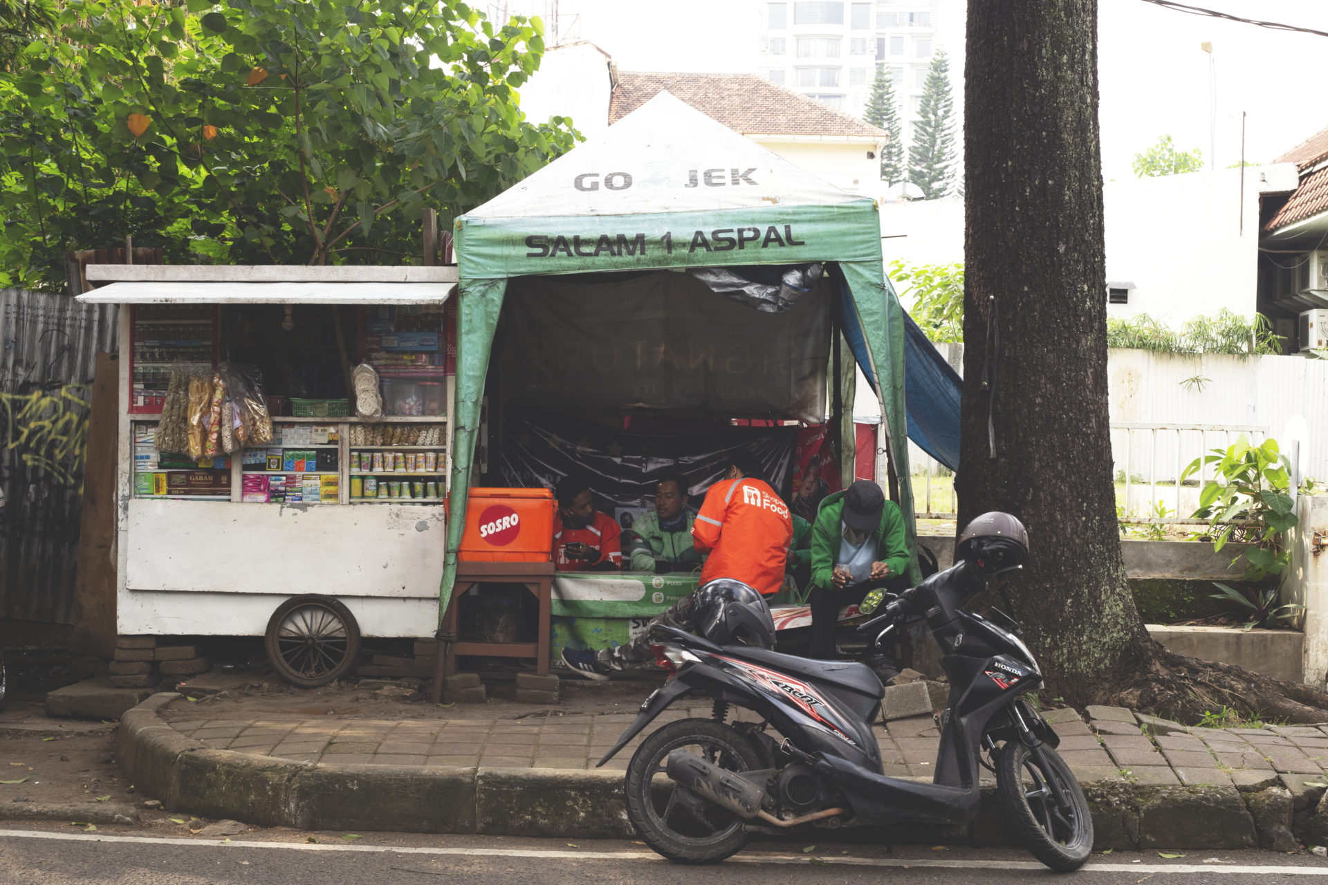 Rideshare Apps Are Making Indonesia’s Public Spaces Rigid and Impersonal