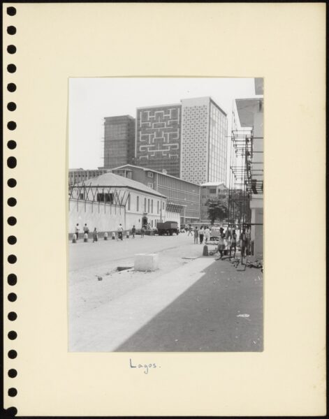 ASC_Leiden_-_NSAG_-_Crebolder_1_-_078_-_Lagos._A_street_with_pedestrians_-_Lagos,_Nigeria_-_February_13-14,_1962.tif